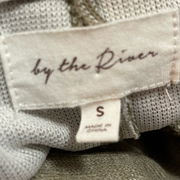 By The River Oversized Cropped Raw Hem Top - Picture 5 of 6